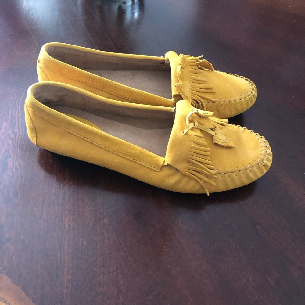 NWOT Me Too Mustard Yellow Errow Fringe Tassel Moccasin Suede Loafers Shoes 8.5 - Picture 4 of 11